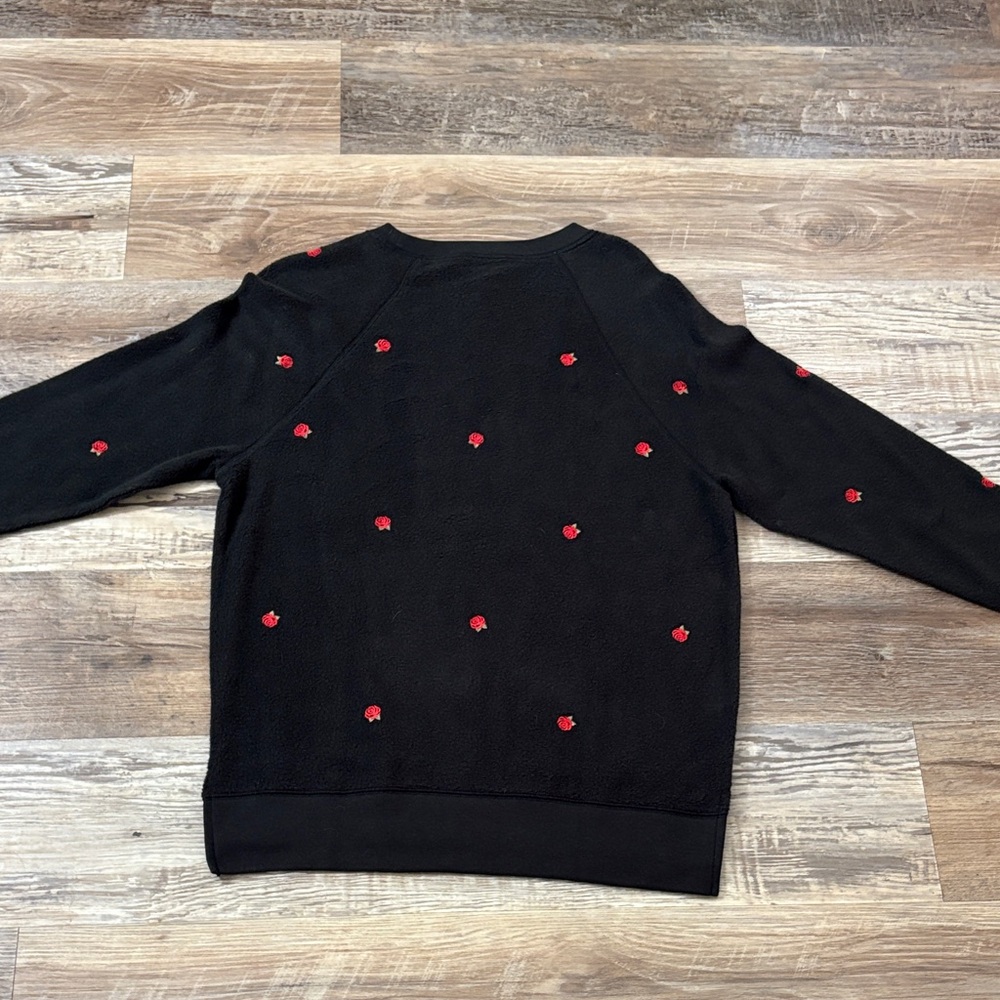🌹 🆕 PINK Victoria's Secret Black fleece Sweater with Red Rose Detail - Picture 3 of 9